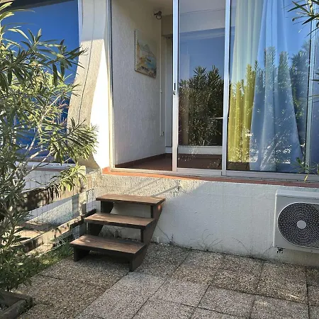 Apartment Climatise Avec Piscine Et Parking - 4 Couchages - Port Camargue - Fr-1-250-194 *